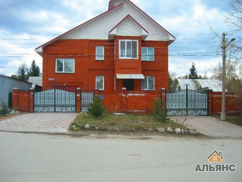 Загородный дом новосибирск. Аренда дома новосибирск. Новосибирск пригород. Тридевятое царство новосибирск волочаевская улица. Частный дом новосибирск.