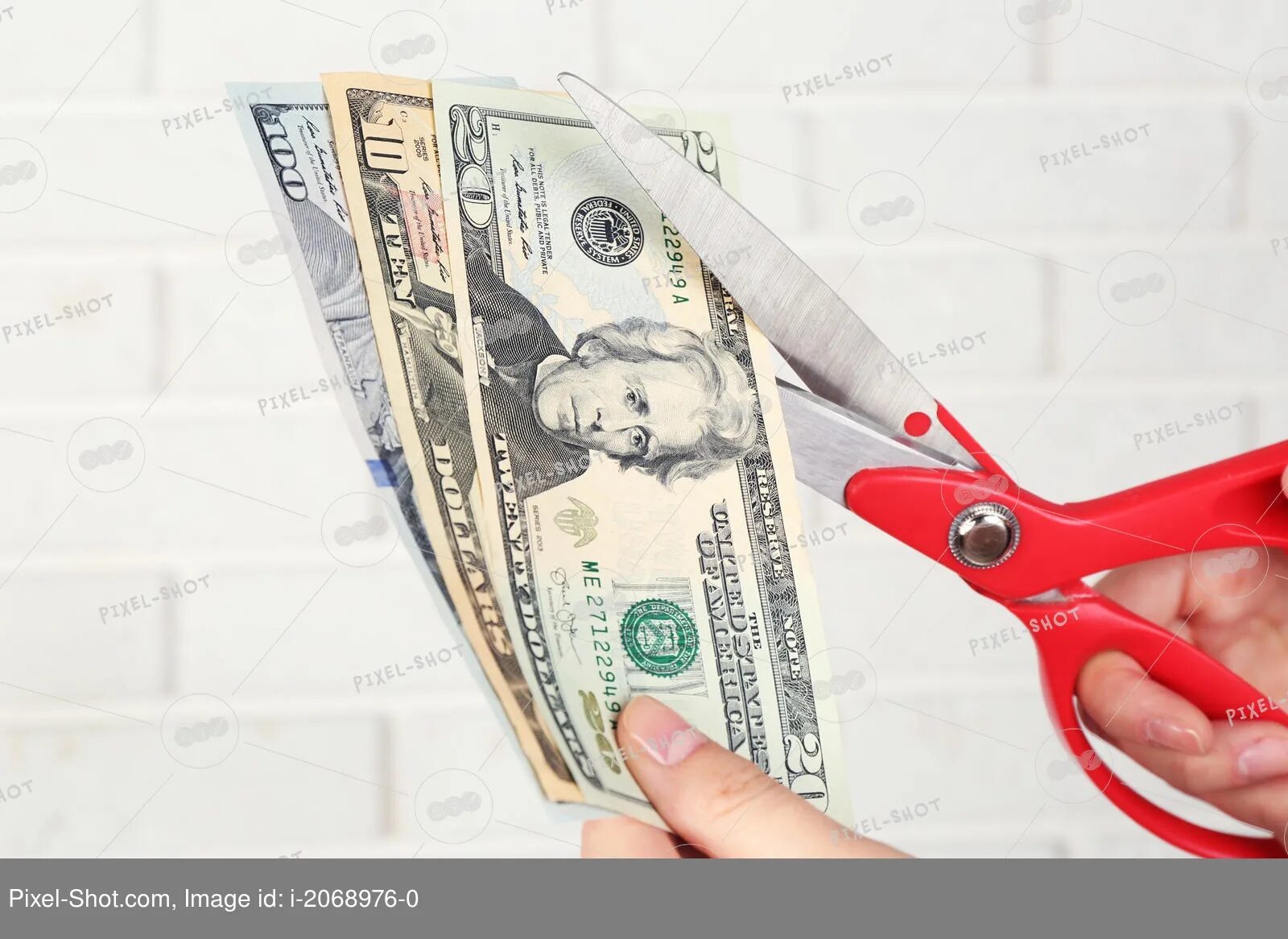 Режут деньги. Режут деньги. Секвестр бюджета. Режет деньги. Хищение бюджетных средств.