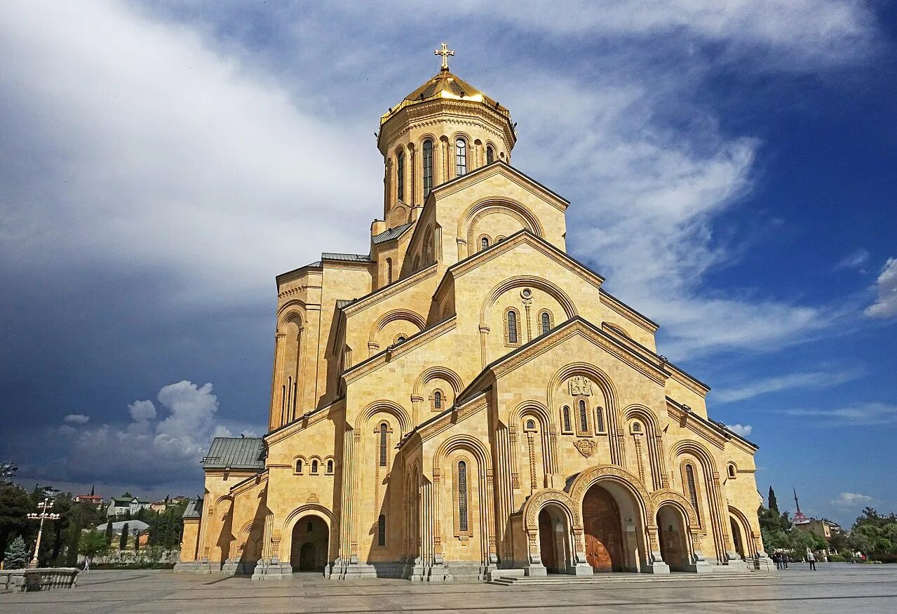 Троица тбилиси. Цминда Самеба церкви Тбилиси. Кафедрального собора Цминда Самеба.