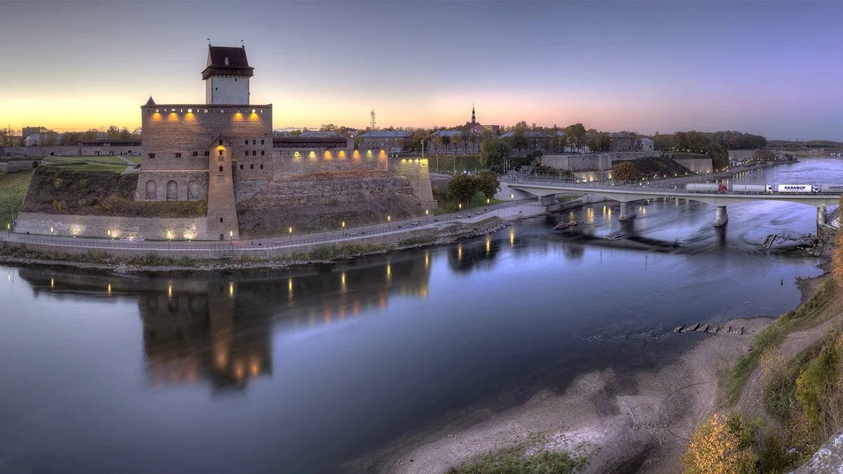 Эстония нарва липовка. Нарва город река. Крепость в нарве эстония. Нарва (город в эстонской сср). Нарвский замок эстония.