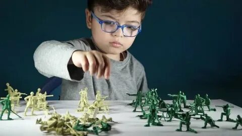 Песня в солдатики играем и бой