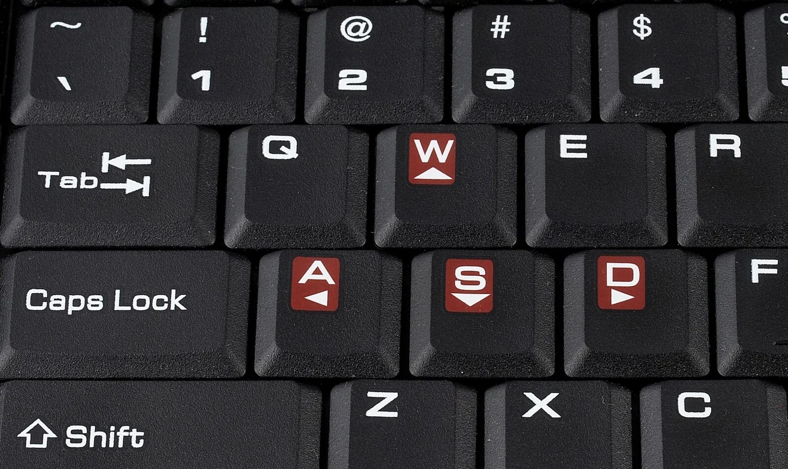 Где шифт на компьютере. Вопросительный знак на клавиатуре ноутбука. Shift на клавиатуре. Игровые кнопки на клавиатуре ноутбука. Шифт лок на клавиатуре.