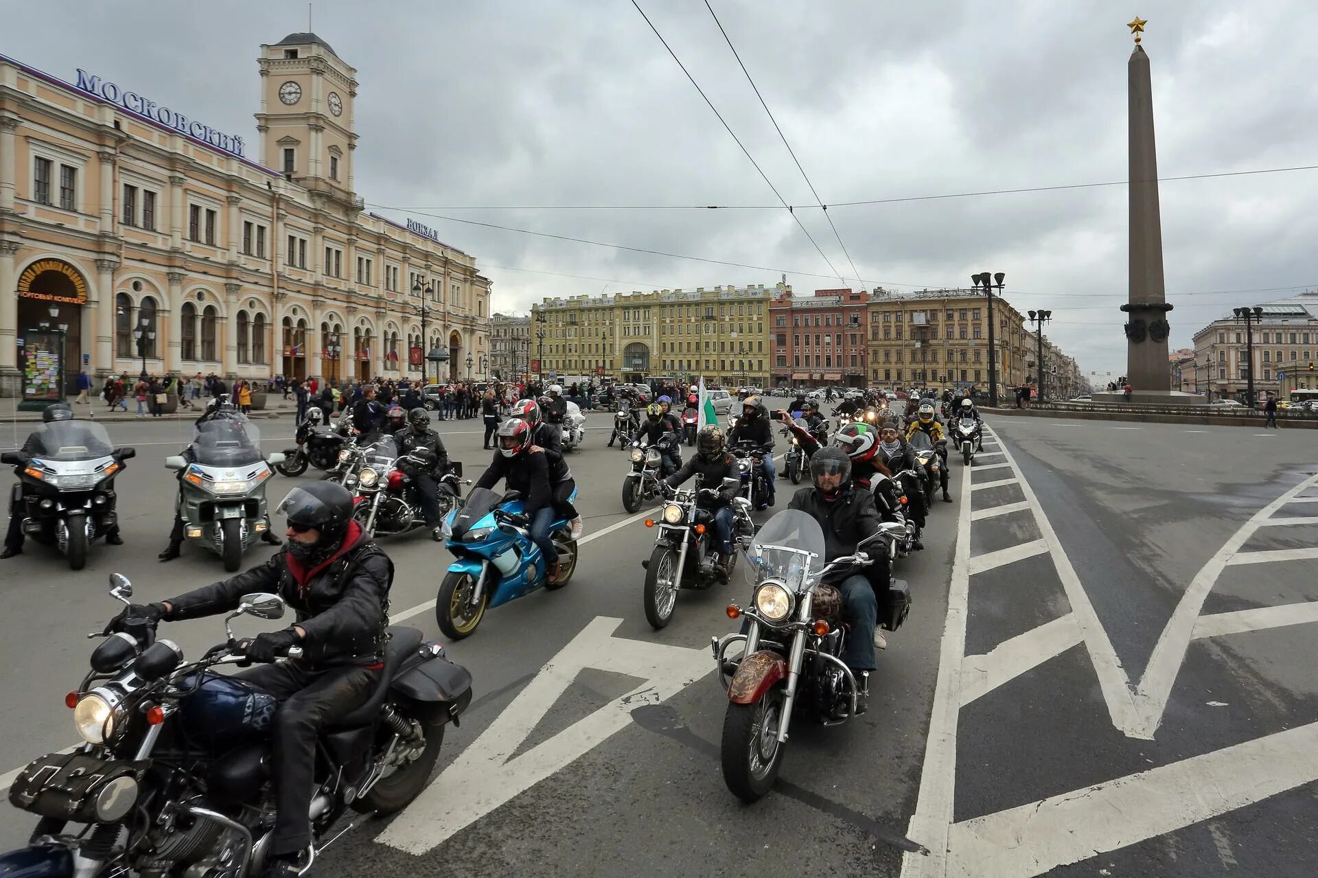 Мотоциклисты в спб сегодня. Мотопробег 2022 спб. Мотоциклисты в спб сегодня. Байкеры спб. Закрытие мотосезона спб.