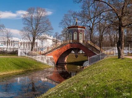 Парк был окружен глубокими каналами