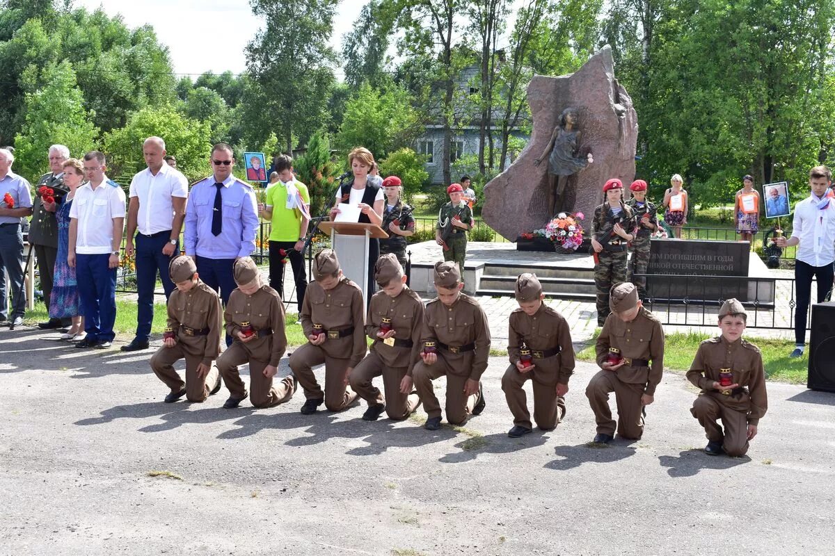 Погода лычково новгородской области демянский. Село Лычково Новгородской области Демянский район. Лычково Новгородская область Демянский район эшелон с детьми. Село Лычково Демянск. Лычково Новгородская область Демянский памятник.