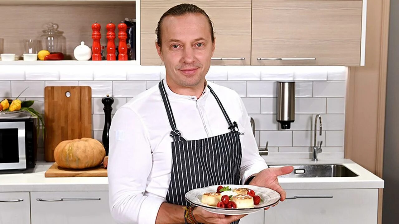 Шеф емельяненко готовим поваром. Василий емельяненко шеф-повар. василий емельяненко шеф-повар жена. василий емельяненко повар. шеф-повар василий емельяненко ютуб.