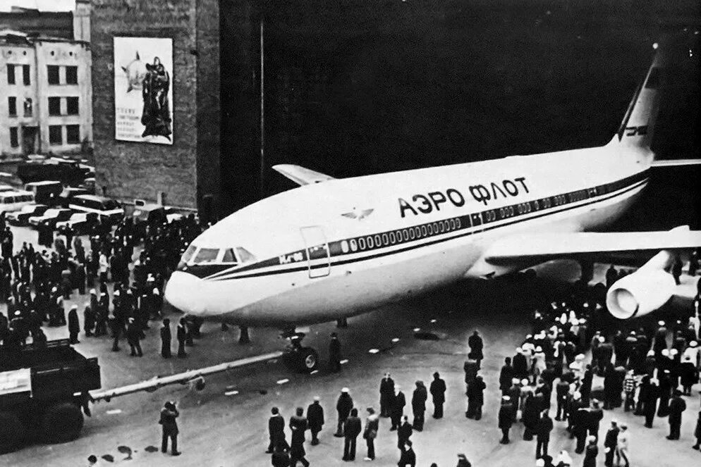Первый полет пассажирского самолета. Ил-86 пассажирский самолёт. Ил86 первый полёт. Самолет ил 86. Широкофюзеляжный самолет ил 86.