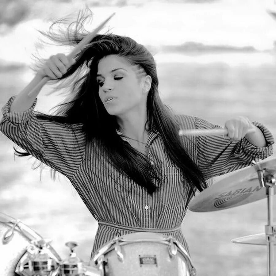 Мари Авгеропулос. Marie Avgeropoulos. Famous Singers. Drummer girl. Ruby moon