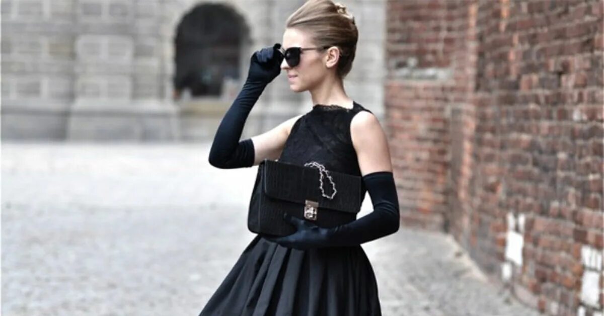 Please don t dress in black. Платье черное. Девушка в коротком черном платье. Платье в черно белом цвете. Платья стильные и модные.