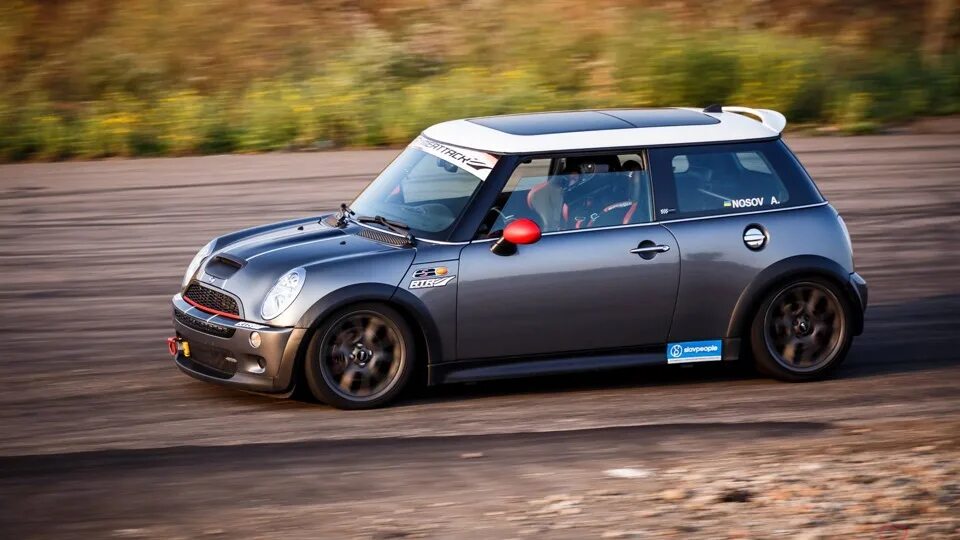 Диски mini cooper. Мини Купер р50. Мини Купер r50. Mini Cooper r50 2006. Mini Cooper r50 диски.