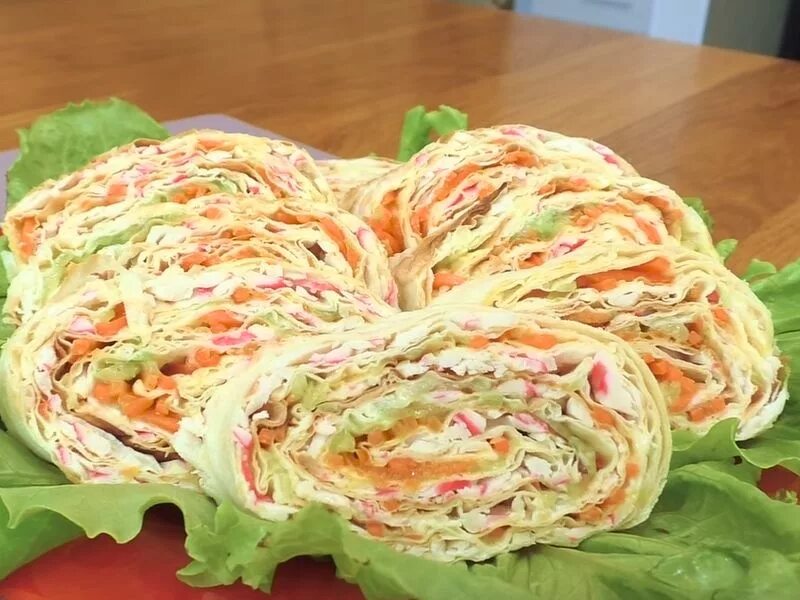Лаваш с крабовыми и корейской морковкой. Рулет из лаваша с морковкой. Лаваш с крабовыми и корейской морковкой. Лаваш с крабовыми и корейской морковкой. Рулет из лаваша с корейской морковью.