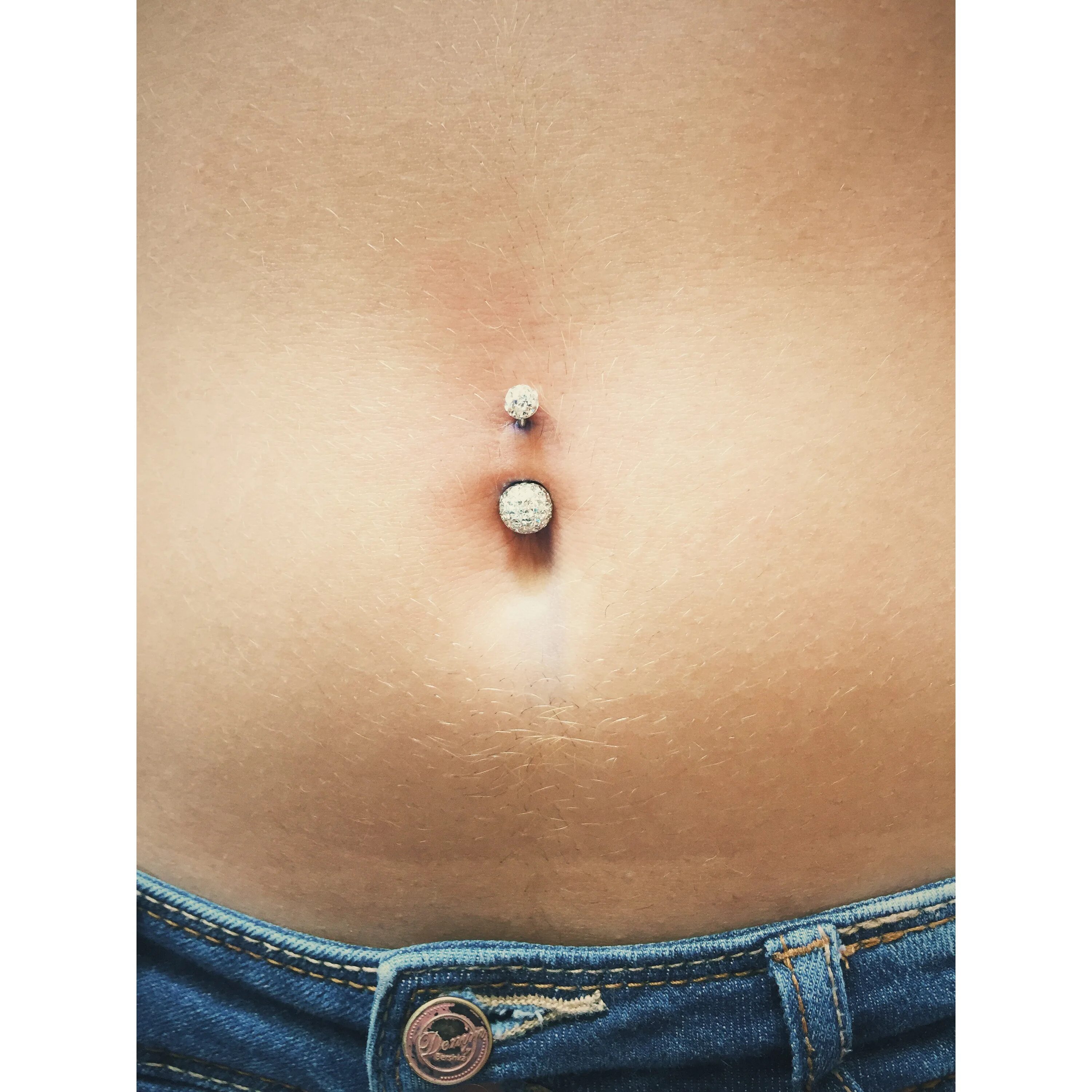 Джессика альба проколола пупок. Как выглядит прокол пупка. Правильный пирсинг пупка. Пирсинг пупка. Пирсинг пупка.