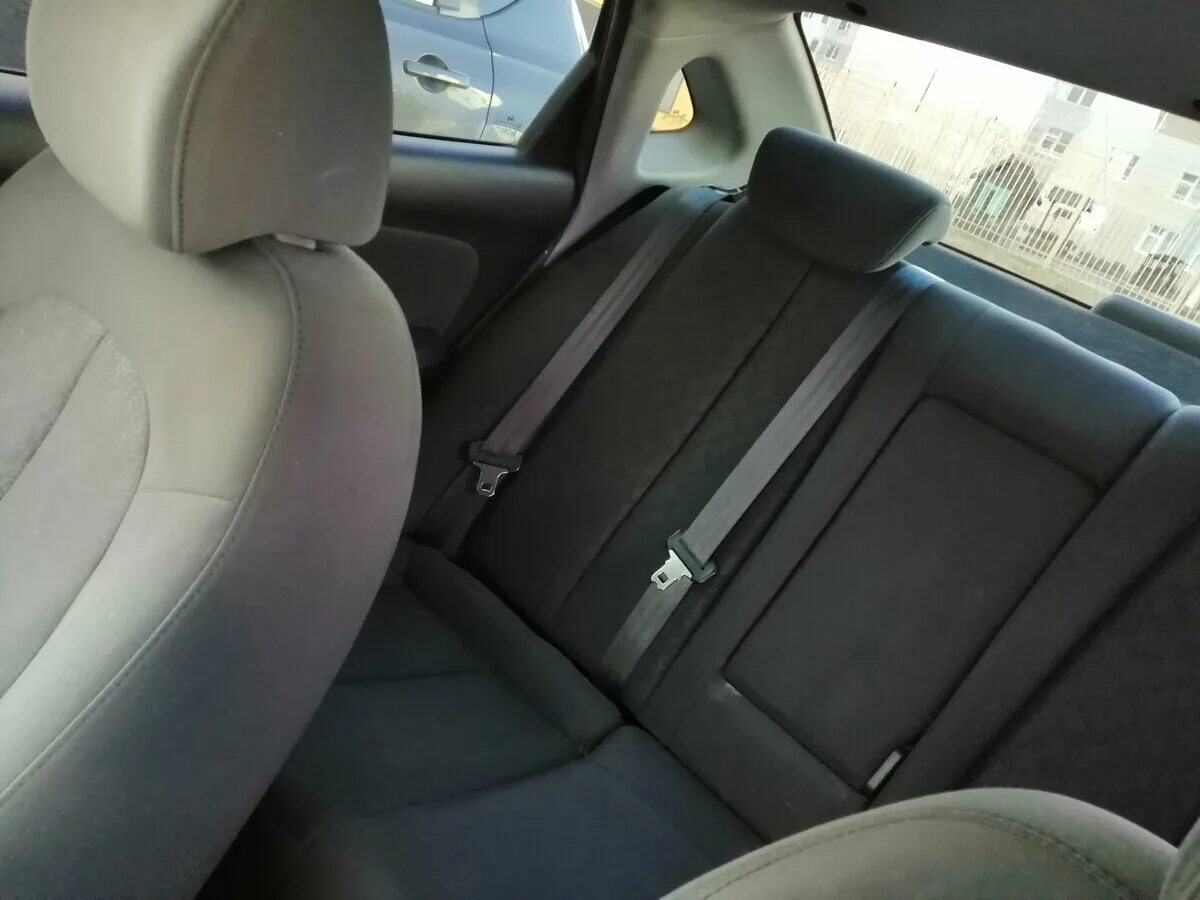 Зняцце і ўстаноўка спінкі сядзення (Hyundai Accent 3 2005-2010: Кузаў: Інтэр'ер 