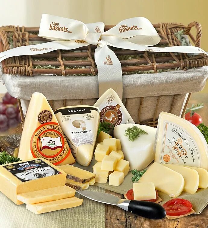 Подарочный сыр. Подарок из сыров. подарочная упаковка для сыра. корзина с сырами. сыр в красивой упаковке.