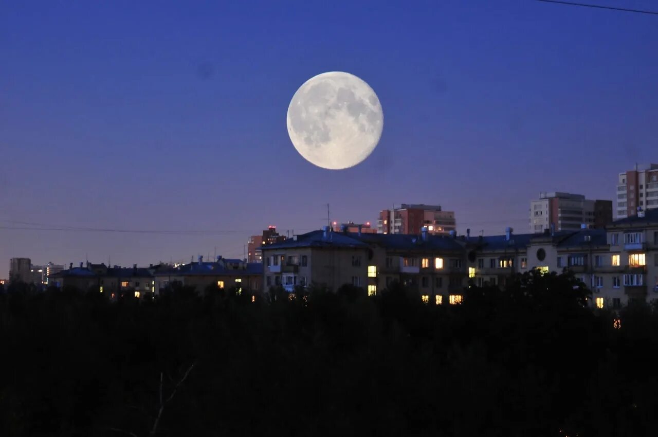 Луна которая восходит днем 12