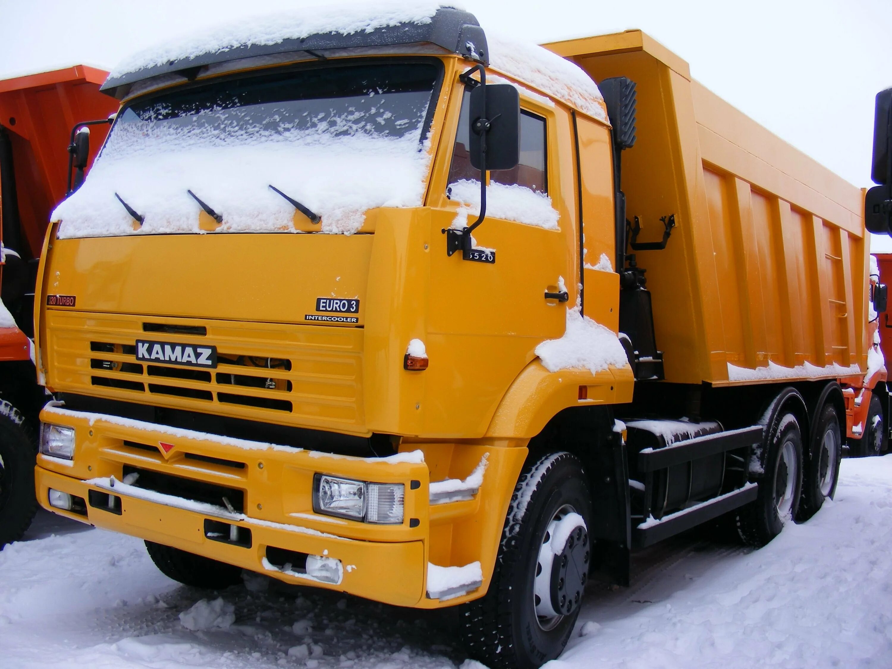 Euro kamaz. Камаз 6520 евро 6. Камаз-5490-s5 седельный тягач. Камаз 5460 евро 4. Камаз евро 6520 самосвал.
