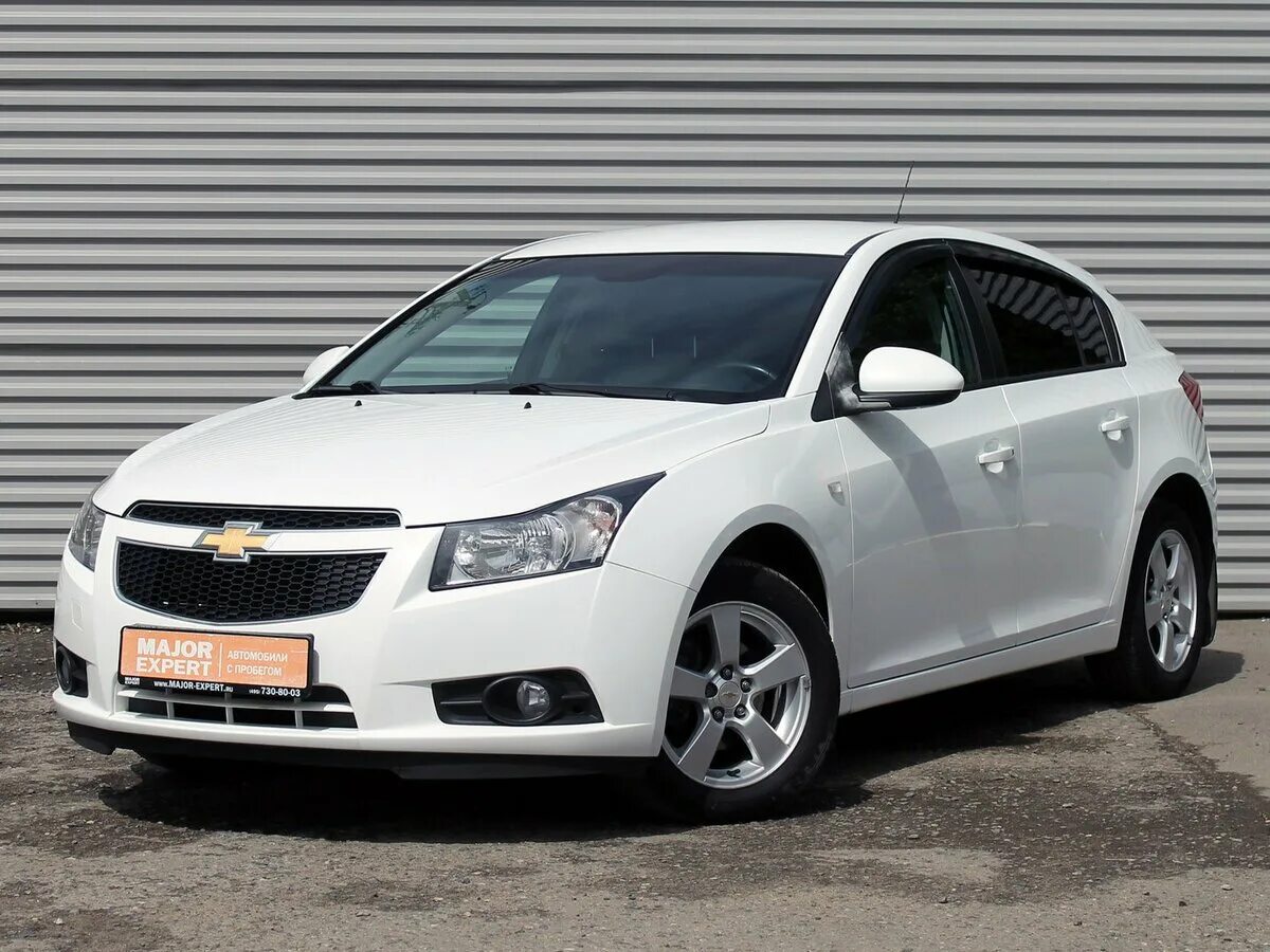 Машину купил круза. Chevrolet Cruze j300. Chevrolet Cruze 2012. Шевроле Круз 1.8 хэтчбек. Chevrolet Cruze 2012 j300.