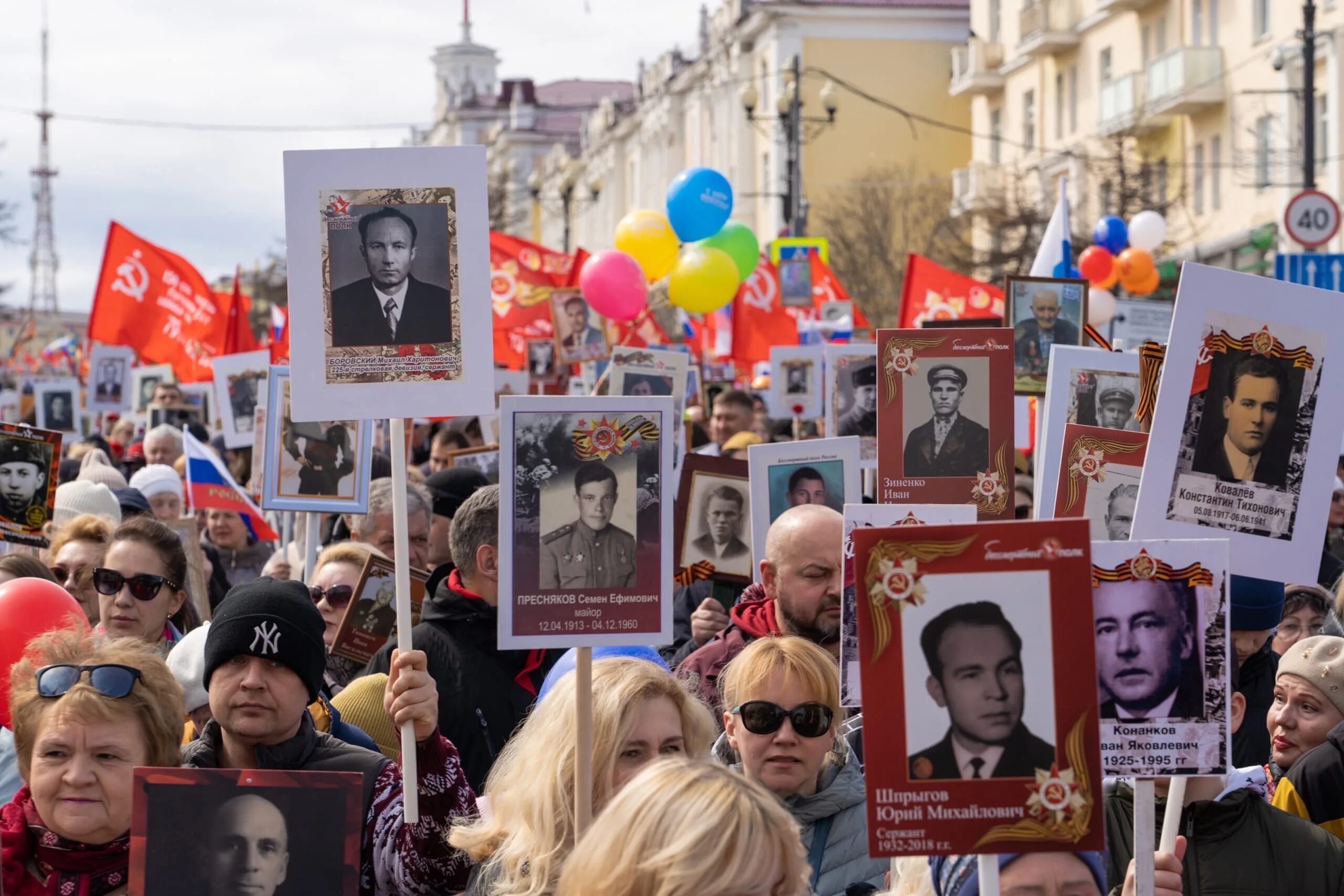 Снял парад. Бессмертный полк Хабаровск. Бессмертный полк России 2023. Парад Победы Бессмертный полк. Шествие Бессмертный полк 2023.