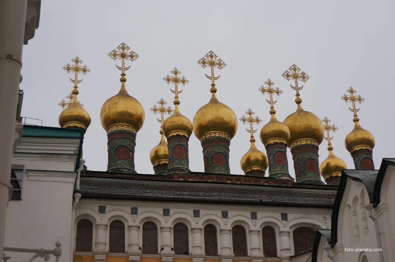 Церковь богородицы на сенях. Теремные церкви Московского Кремля. Церковь Рождества Богородицы в Кремле Москва. Церковь Рождества Богородицы на сенях Московского Кремля.