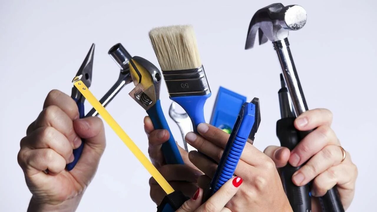 Инструменты для ремонта квартиры. Руки с инструментами. Ремонтно-отделочные работы. Строительство и отделка. Man tools
