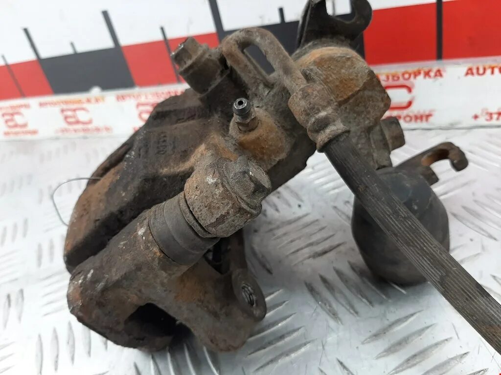 Суппорт задний опель омега б. Задний суппорт рено лагуна 2. Суппорта задние trw фольксваген пассат b5. Суппорт левый фольксваген пассат b3. Опель movano задние суппорта.