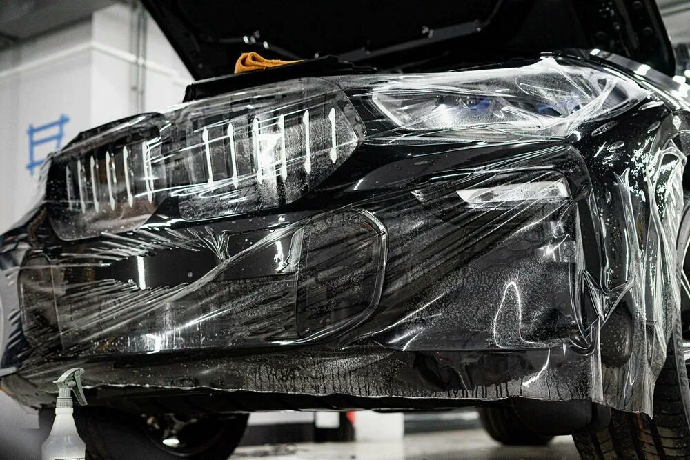 Sunmax полиуретановая пленка. Пленку для оклеивания автомобилей. Защитная пленка для автт. Детейлинг решетки мерседес 2022. Полиуретановая пленка на автомобиль.