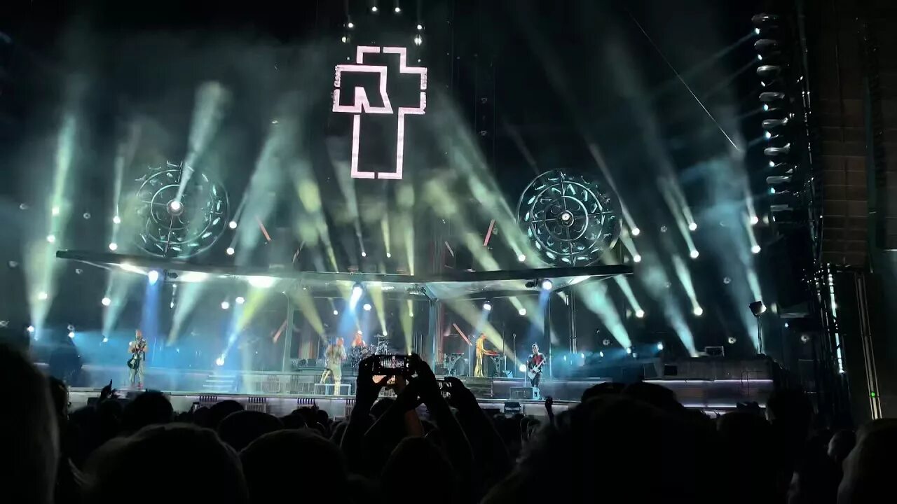 Rammstein Live Vienna 2019. Rammstein zeig dich концерт. Рамштайн dich