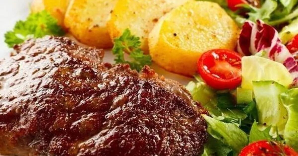 Кусок телятины в духовке. Мясо в духовке. запеченная телятина. блюда с телятиной. телятина приготовленная.