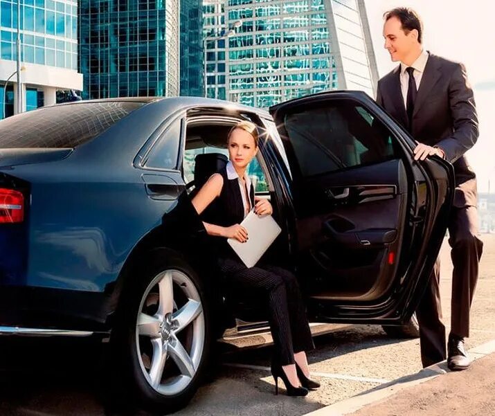 Арендую авто. Водитель и автомобиль. Сделка автомобиль. Водитель в машине. Премиальный автомобиль с водителем.