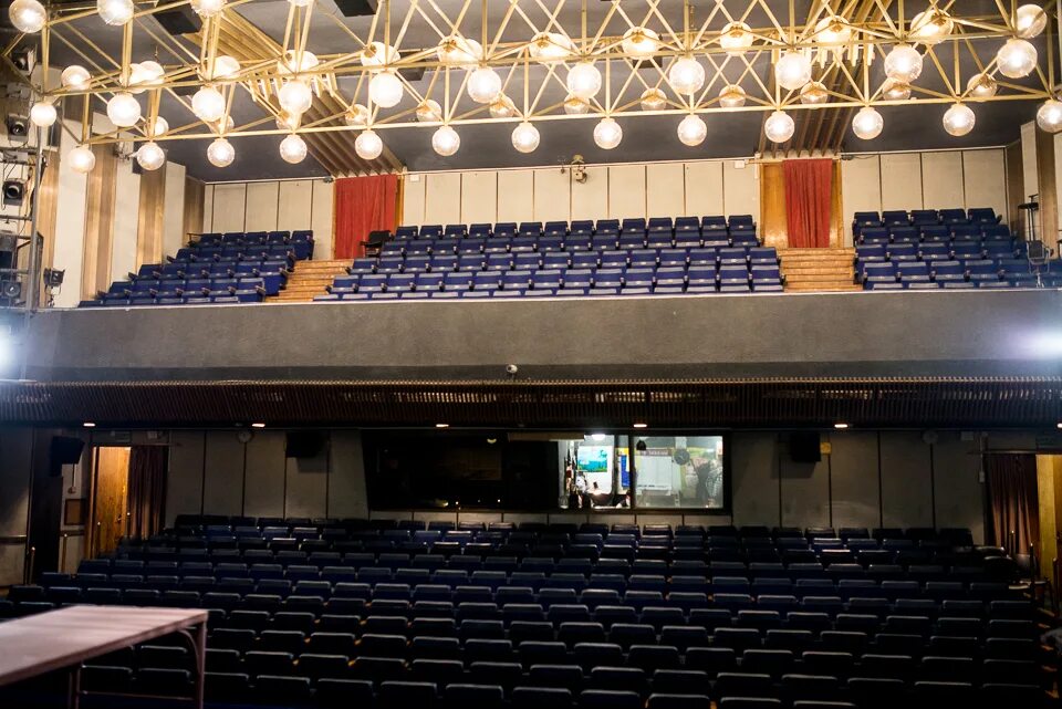 сайт театра левый берег. театр на левом берегу днепра. сайт театра левый берег. рыцарские страсти спектакль. каменноостровский театр (вторая сцена бдт) зал.