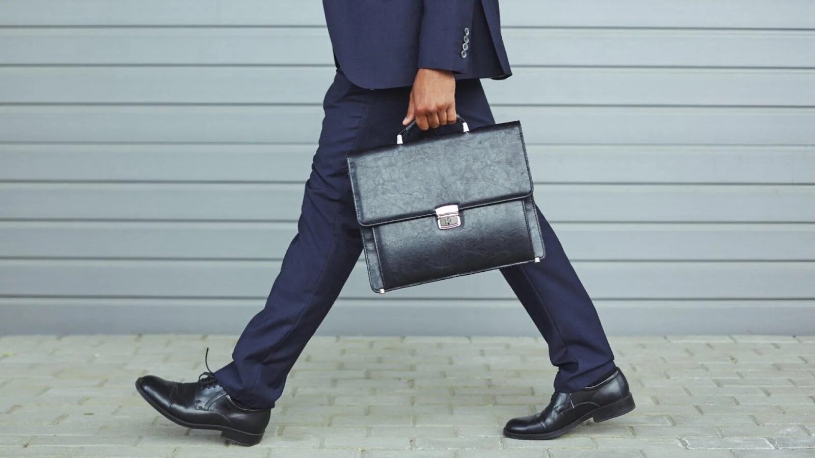 Carry late. Мужчина идет по улице. Cosmic fisher drawing. Will carry. Маленький урса дота 2.