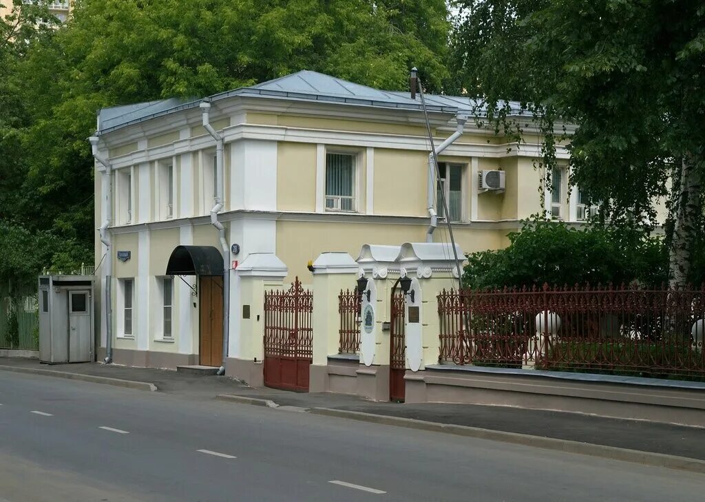 Посольство рф москва. Посольство Исландии в Москве. Посольство России в Исландии. Посольство Исландии в Москве хлебный. Посольство Исландии в Москве фото.