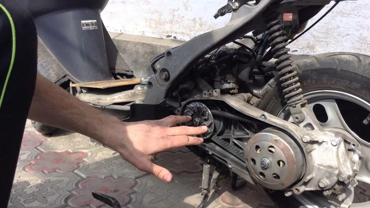 Как открутить вариатор на скутере. Хонда дио 56. вариатор honda dio. сальник вариатора dio 56. honda dio z4 af63 вариатор.