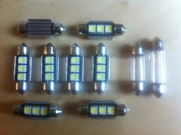 Подсветка е34. Led подсветка номера е34. Подсветка багажника BMW e39. Кнопка лампочки багажника е34. БМВ е34 лампочки в багажнике.