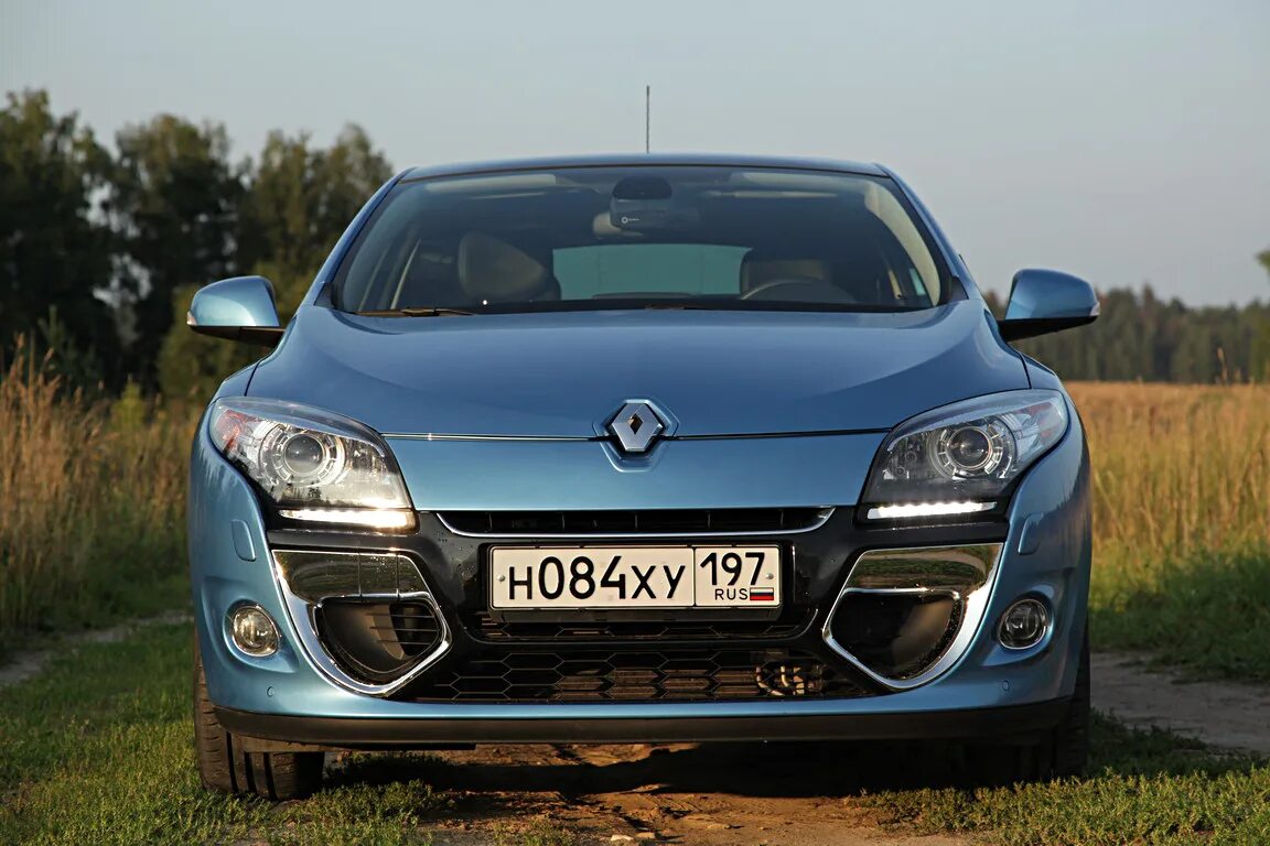 Дхо меган 3. ДХО Renault Megane 3. Меган 3 Рестайлинг. ДХО Рено Меган 3 Рестайлинг. Ходовые огни Рено Меган 3.