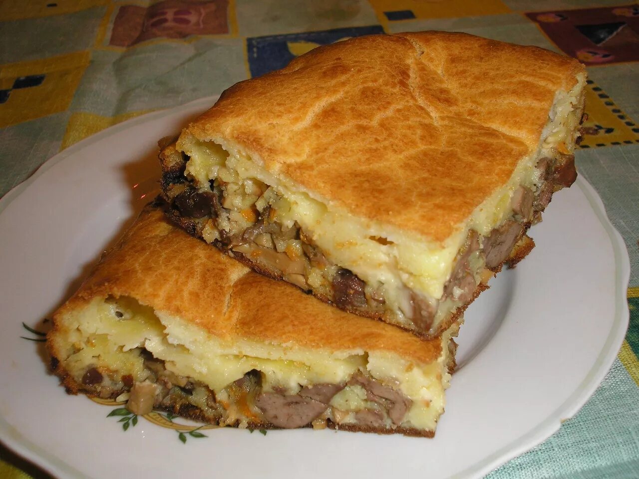 Мясо выпечка в мультиварке. Заливной пирог с мясом. заливной мясной пирог. заливной пирог на кефире с фаршем. заливной пирог с фаршем и картошкой в духовке.