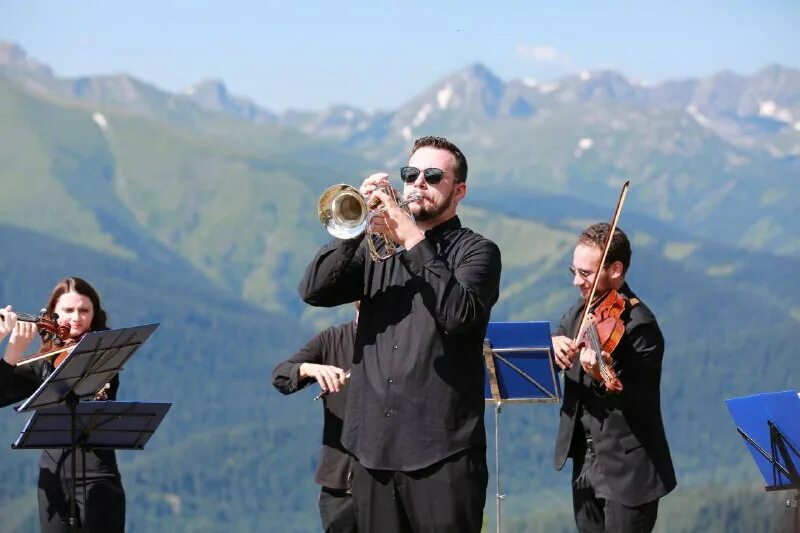 фестиваль культуры кавказа. село чапай карачаево черкесия. 5 кчр слушать. население карачаевцев в кчр. день адыгского костюма.