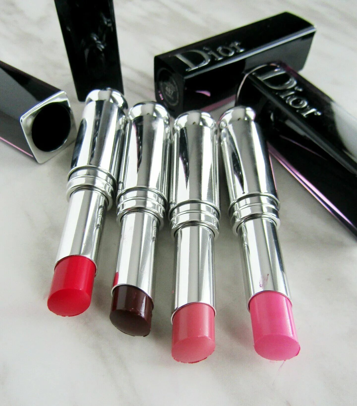 Губные помады dior. Dior Addict Lacquer Stick 550. Dior Addict Lacquer Stick 550 tease. Dior Addict Lacquer Stick 654. Dior Addict 577.