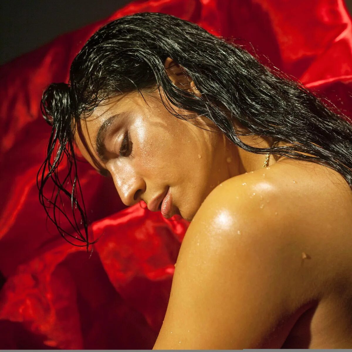 Sevdaliza. Sevdaliza "Ison". Sevdaliza фигура. Sevdaliza азербайджанка.