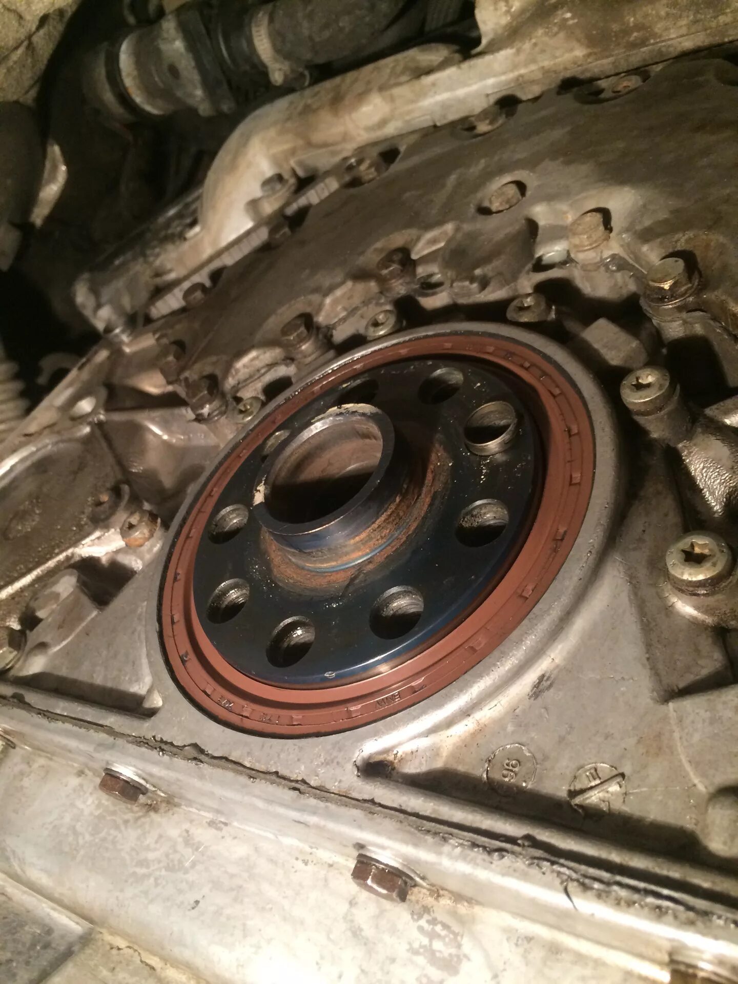 Коренной сальник двигателя d15b. Коренной сальник двигателя. Сальник коленвала коренной двс м51 тдс. Коренной сальник 1zz fe. Сальник коленвала задний монтеро 3.