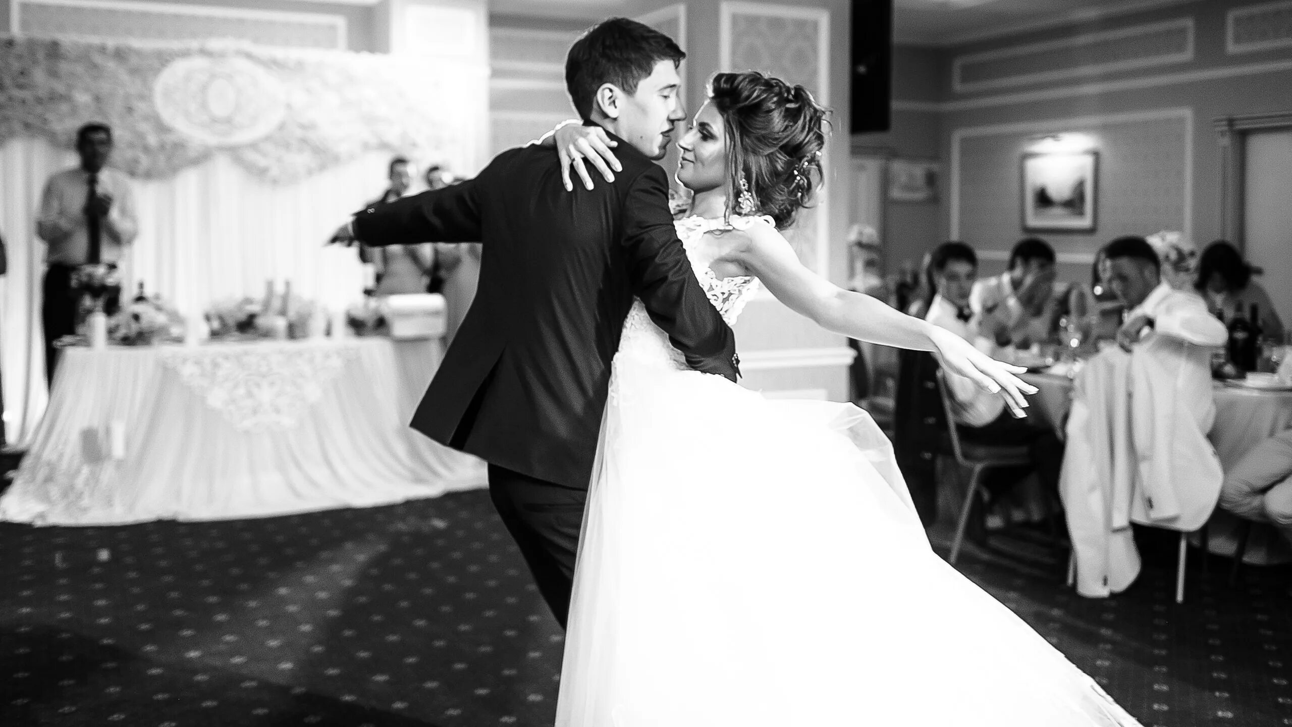 танец молодоженов на свадьбе. свадебный танец. свадьба танцы под. свадебный танец. красивый свадебный танец.