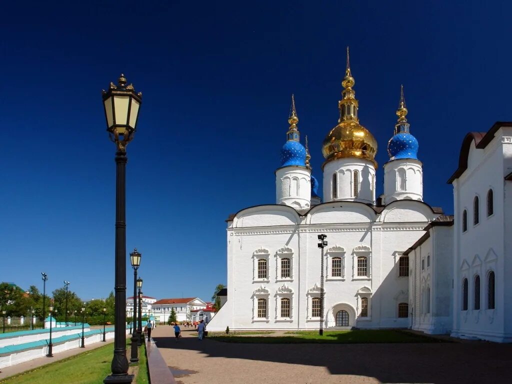 Тобольский кремль. Софийско-Успенский собор в Тобольске. Тобольский Кремль собор. Тобольск Кремль Софийский собор. Софийско-Успенский собор достопримечательности Тобольска.