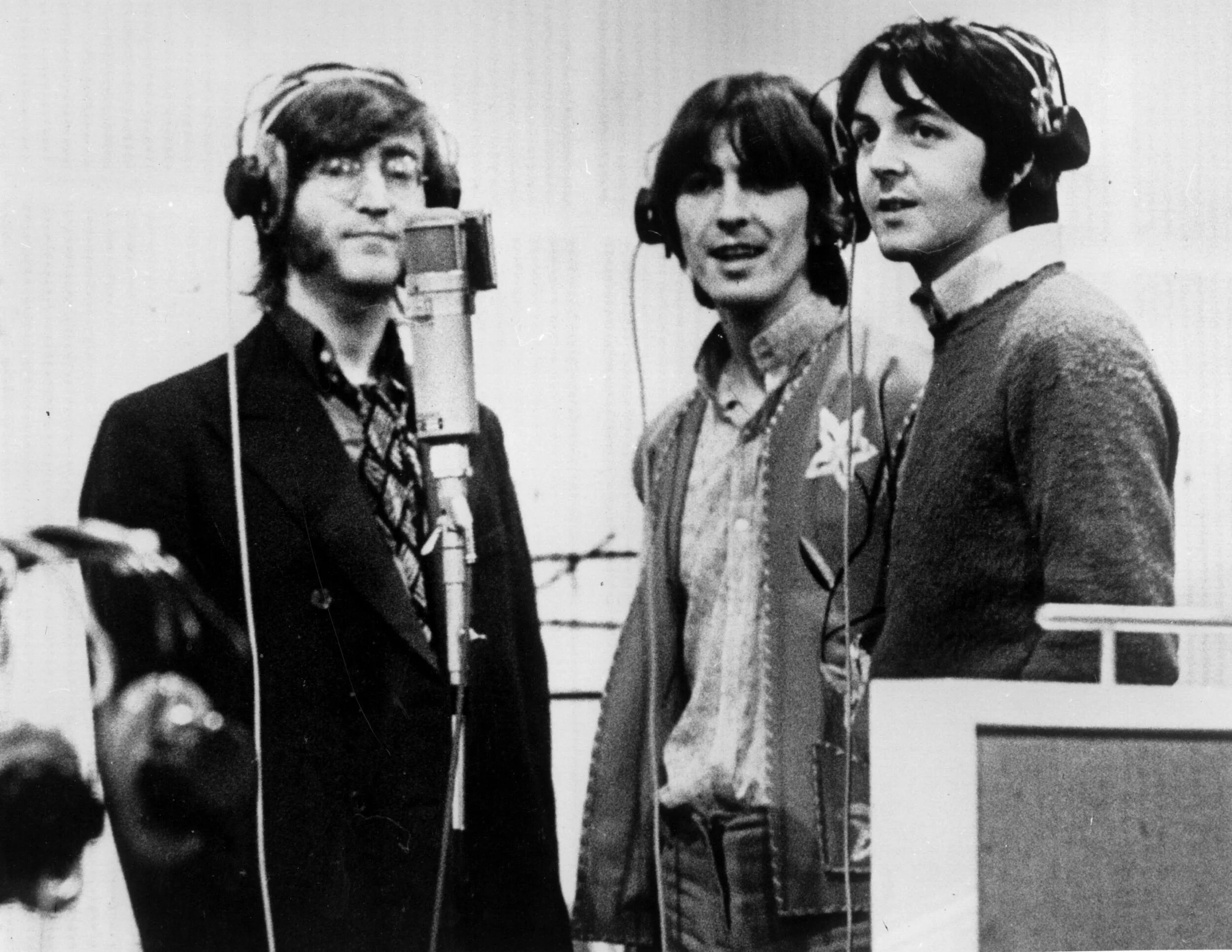 Радио битлз. Группа the beatles 1968. леннон 1968. джон леннон битлз. пол маккартни 1968 год.