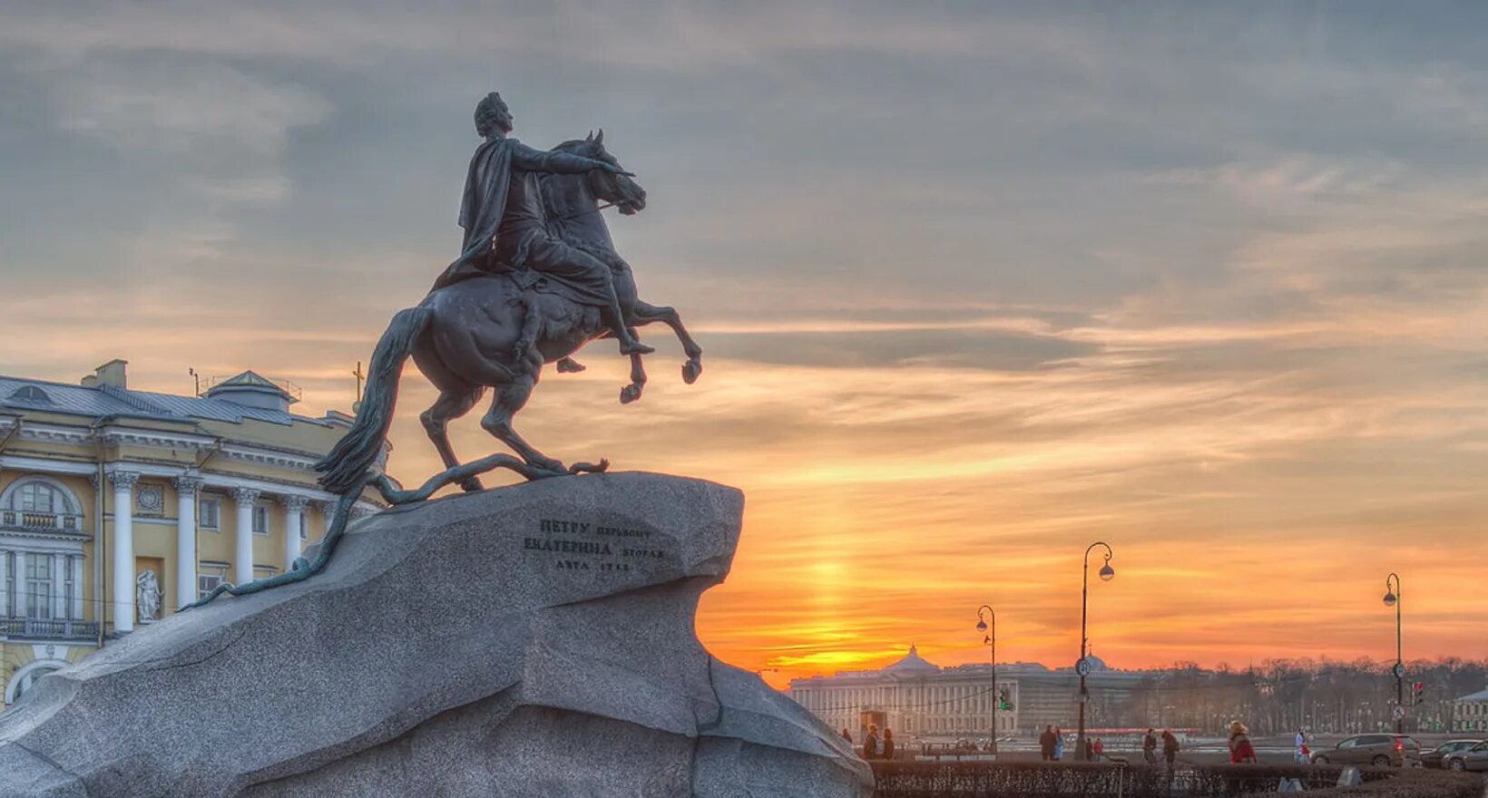 Петербург город писателей. Медный всадник памятник в Санкт-Петербурге. Медный всадник памятник Петру 1. Памятник Петру i медный всадник. Статуя Петру 1 в Петербурге медный всадник.