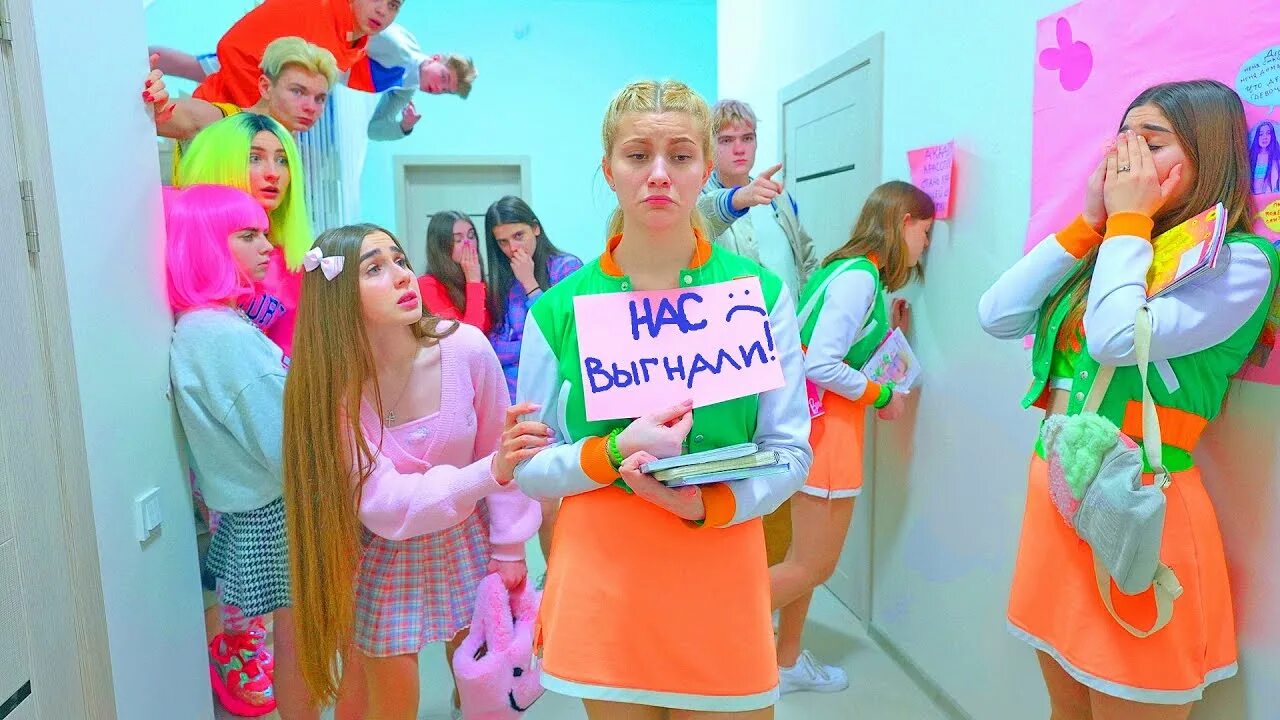 Команда леди дианы 2021. Команда леди дианы 2021. Чир чир форма. Черлидерши банни из леди дианы. Леди бани в школе черлидерш.