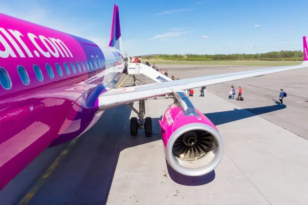 Венгерский лоукостер Wizz. Wizz Air самолеты. Визаир Wizzair самолет. Авиакомпания Wizz Air полет.