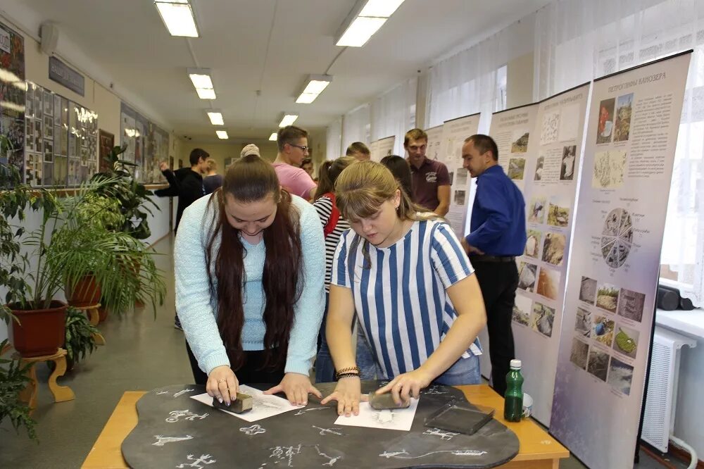 Погода в зареченске мурманской. Зареченск школа 11. Краеведческий музей Ревда Мурманская область. Зареченск школа. Кандалакшский краеведческий музей.