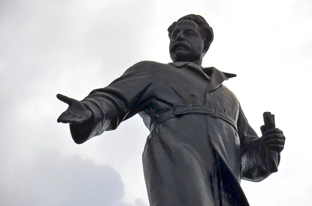 Площадь пятилетки уралмаш. Памятник серго орджоникидзе первая пятилетка. памятник орджоникидзе уралмаш. памятник на площади 1 пятилетки екатеринбург. площадь первой пятилетки екатеринбург памятник.