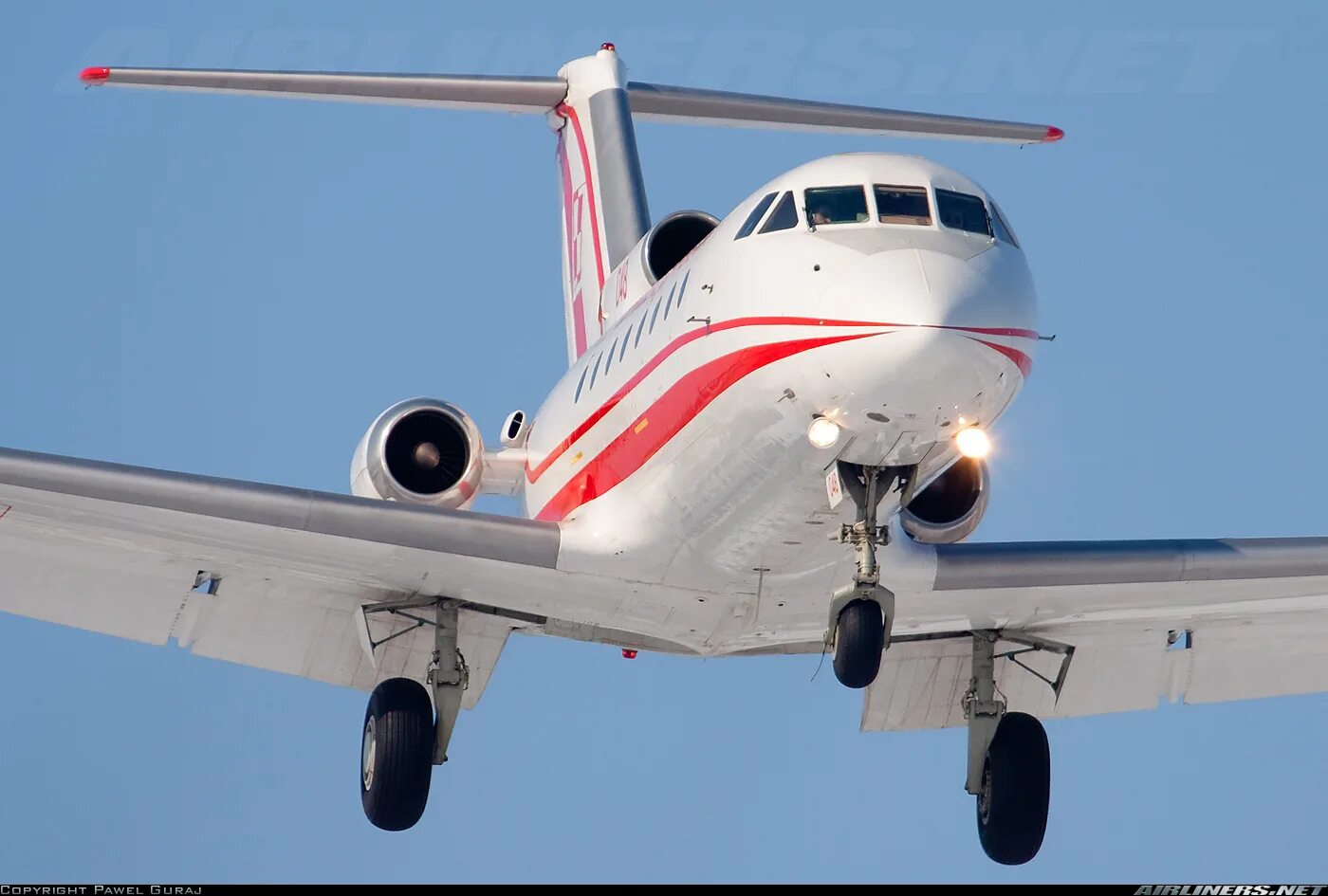 Самолет плюс нижний. Як 40 трап. Yakovlev Yak-40s1. Як-40 реверс. Як-40 пассажирский самолёт.