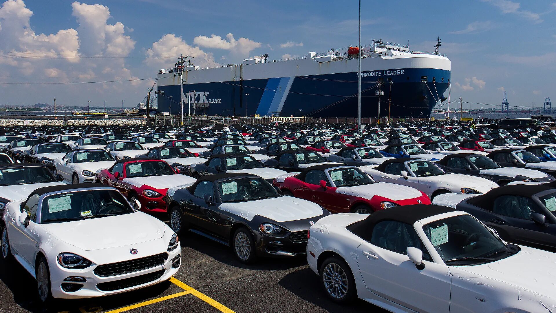 Автомобили с пробегом из кореи под заказ. Авторынок в Америке. Японские автомобили. Машины в порту. Автомобили Америки.